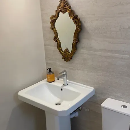 T&l Agiaos Tychonas شقة